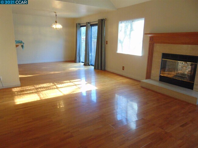 Building Photo - 1300 Black Oak Ct