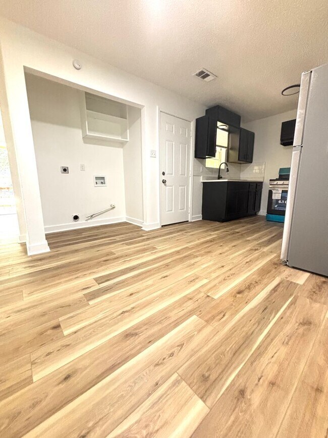 Foto del edificio - Beautifully Remodeled 3-Bed Home with Huge...
