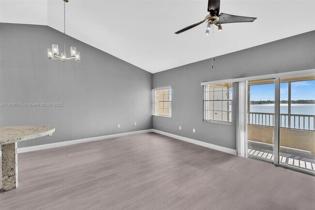 Foto del edificio - 2811 N Oakland Forest Dr