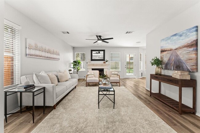 Foto del edificio - 1401 Wheatfall Ln