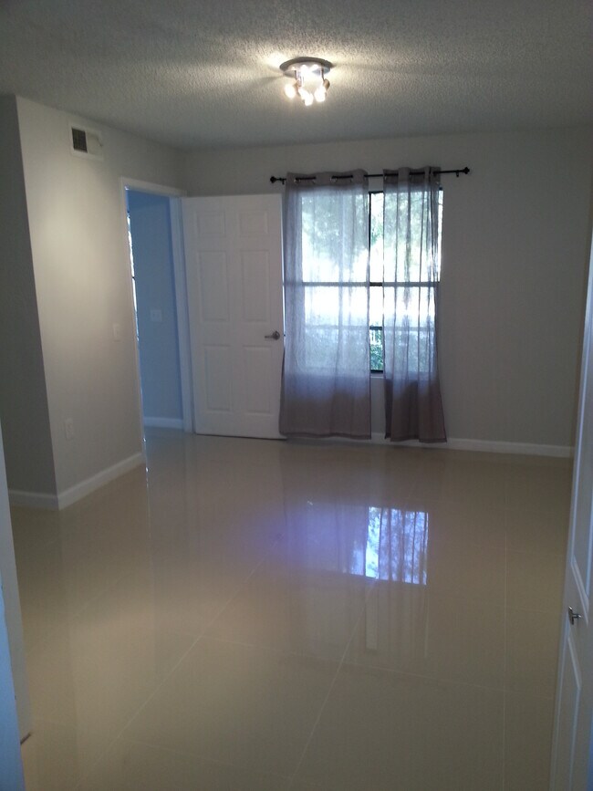 Foto del edificio - 15070 SW 103rd Ln