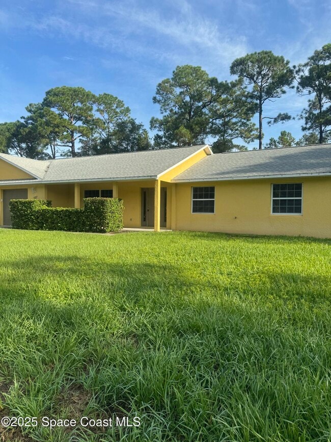 Building Photo - 5527 Wendy Lee Dr