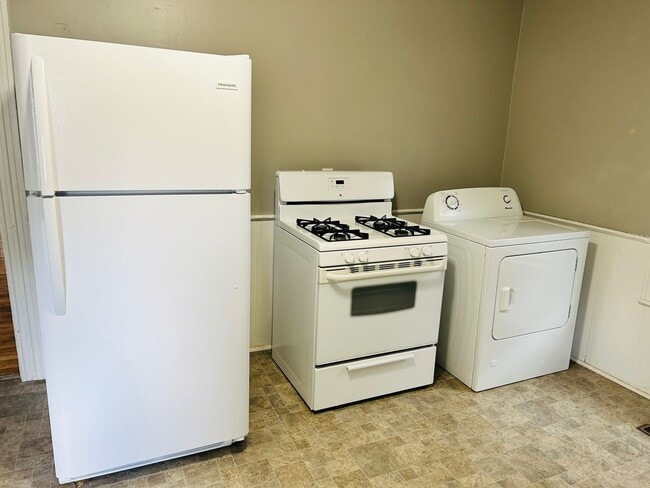 Building Photo - Section 8 Approved! - Great 3 Bedroom - 1 ...