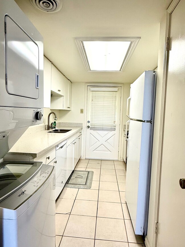 Building Photo - 12633 Memorial Dr