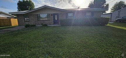Building Photo - 137 Santee Dr