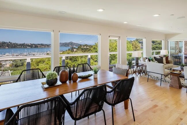 Building Photo - 118 Cazneau Ave