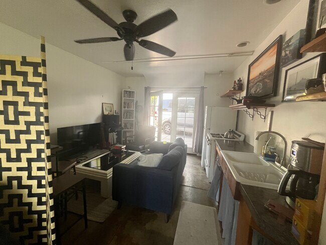 Foto del edificio - 652 Tularosa Dr