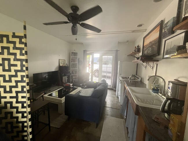 Building Photo - 652 Tularosa Dr