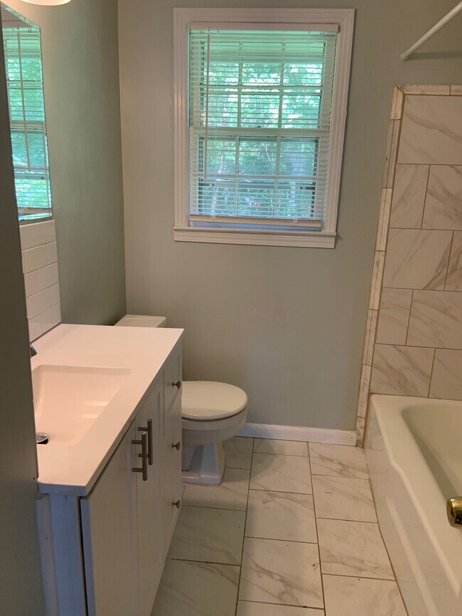 Foto del edificio - 127 Brookside Dr