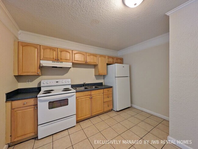 Building Photo - 443 W 58th St