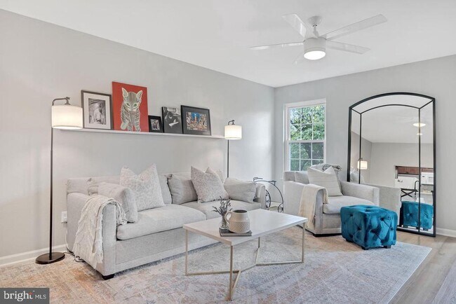 Foto del edificio - 3315 Wyndham Cir