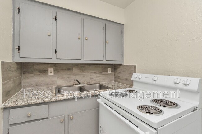 Foto del edificio - 409 Austin Rd