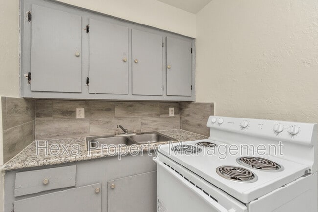 Building Photo - 409 Austin Rd