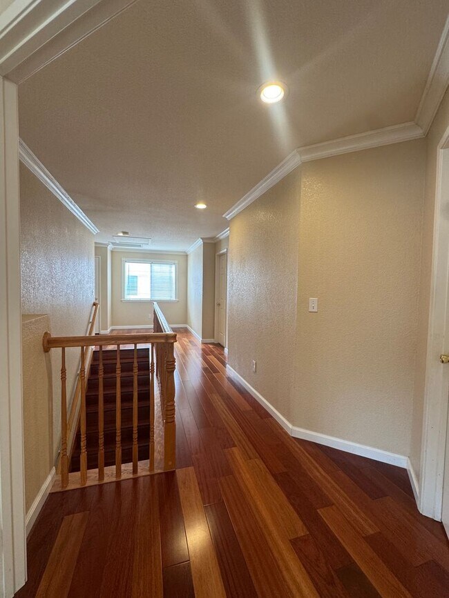 Foto del edificio - Wow! Lovely 4-Bedroom, 3-Bath Home with Solar Panels – Save on Your SMUD Bill!