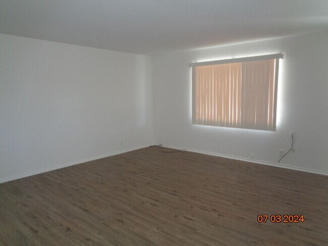 Building Photo - Clean One Story with 1219 sq. ft.