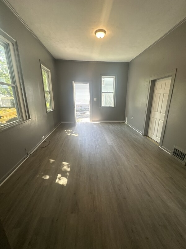 2179 W 83rd St Cleveland, OH 44102 – photo 2