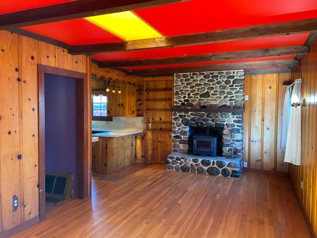 Foto del edificio - House with Charm, 2/1 with large garage and bonus room & bathroom