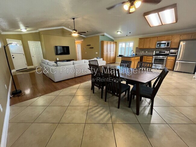 Foto del edificio - 716 San Joaquin Ct