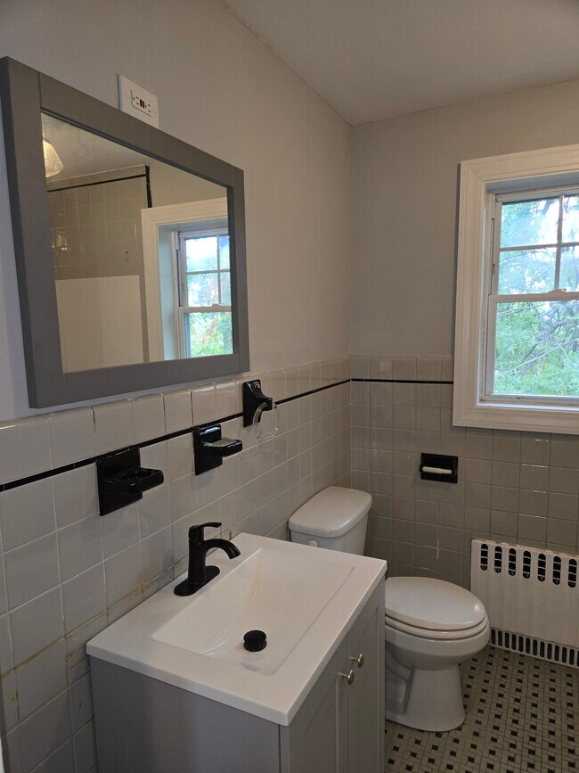 Building Photo - 84 Oakview Cir