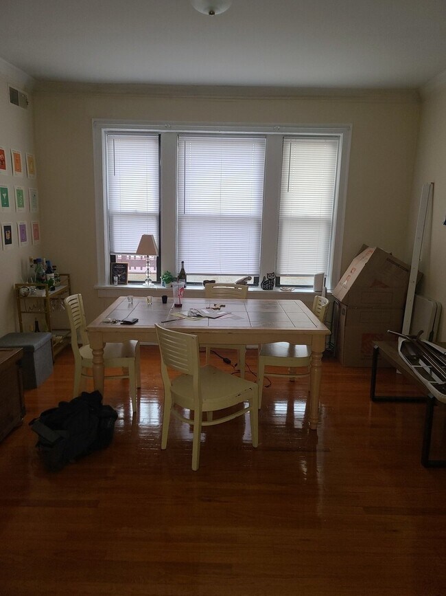 Foto del edificio - 1358 W Devon Ave
