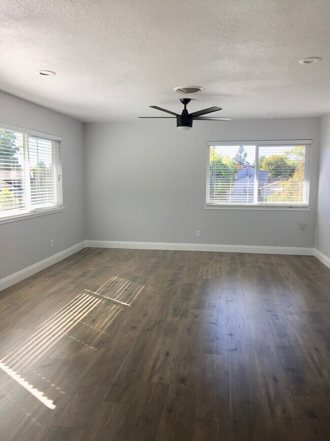 Building Photo - 4120 Lotus Ave