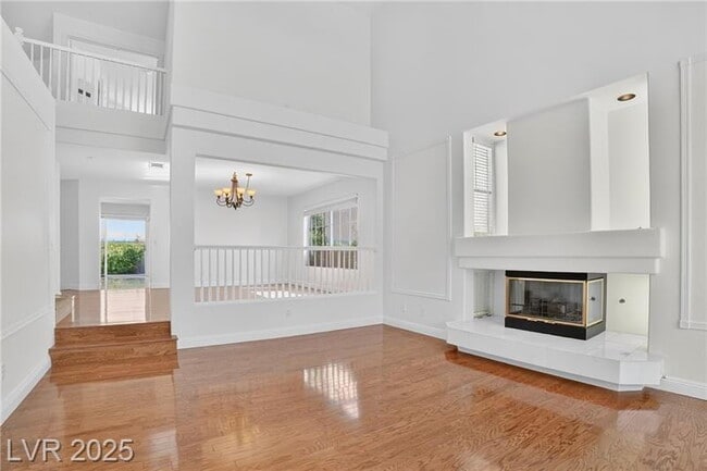 Foto del edificio - Exquisite 5-bed, 3-bath home w/ spacious 3-car garage offers luxurious living & effortless entert...