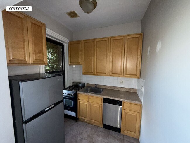 Foto del edificio - 715 Sackett St