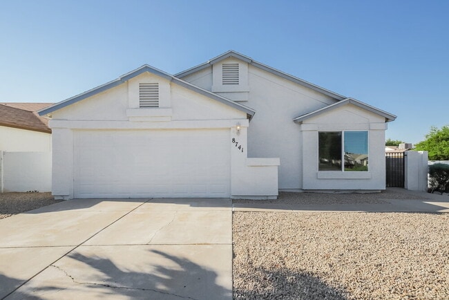 Building Photo - 8741 W Greenbrian Dr