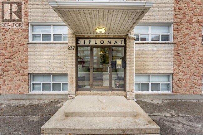 Photo du bâtiment - 237 Mohawk Rd E