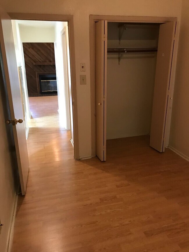 Foto del edificio - PRE-LEASE 2025/2026: $1600 OR BEST OFFER!!...