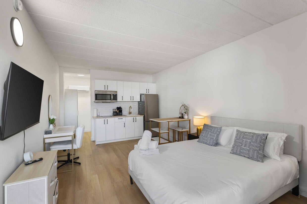 Primary Photo - 7701 Lundy's Ln