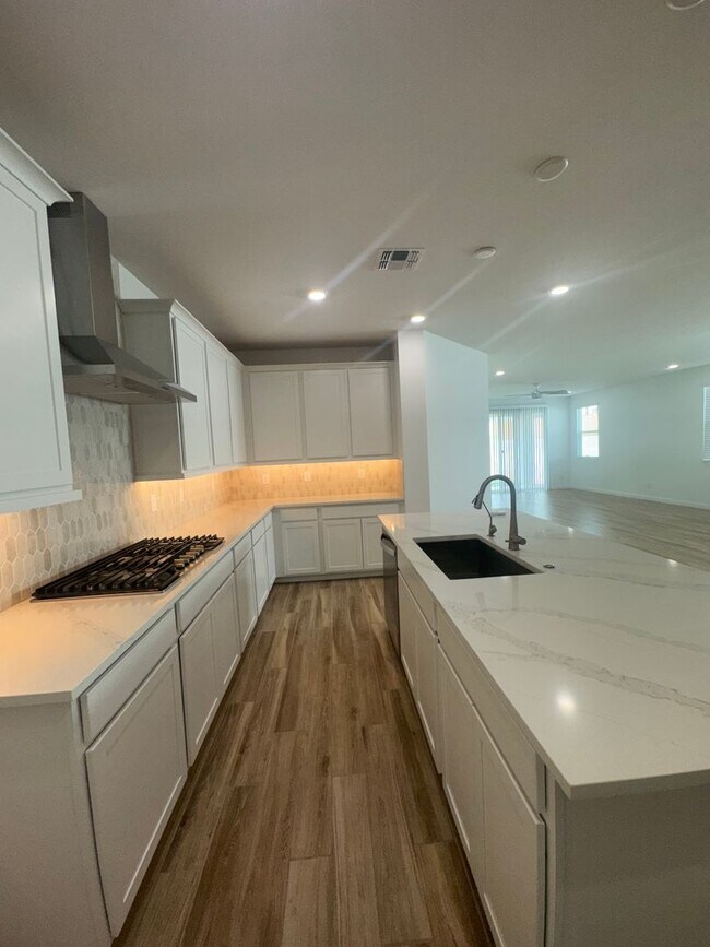 Foto del edificio - BRAND NEW HOME IN ALORAVITA
