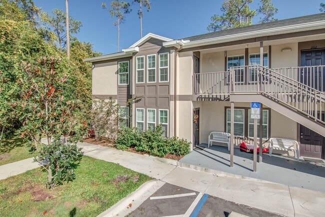 Building Photo - RENT BY APRIL 15TH and RECEIVE 2 WEEKS OFF...