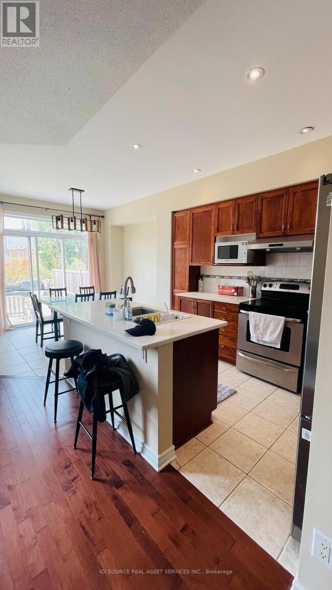 Photo du bâtiment - 27 Torbec Ave