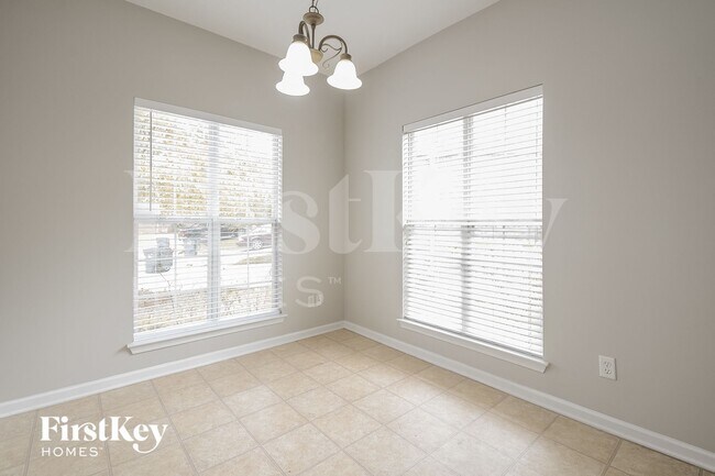 Building Photo - 4872 Longmeadow Dr