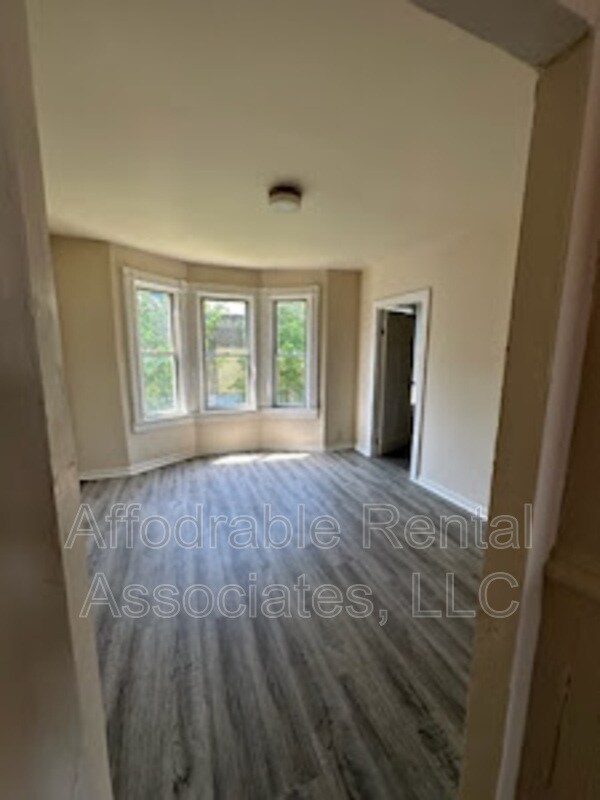 Foto del edificio - 112 W Kassner Pl