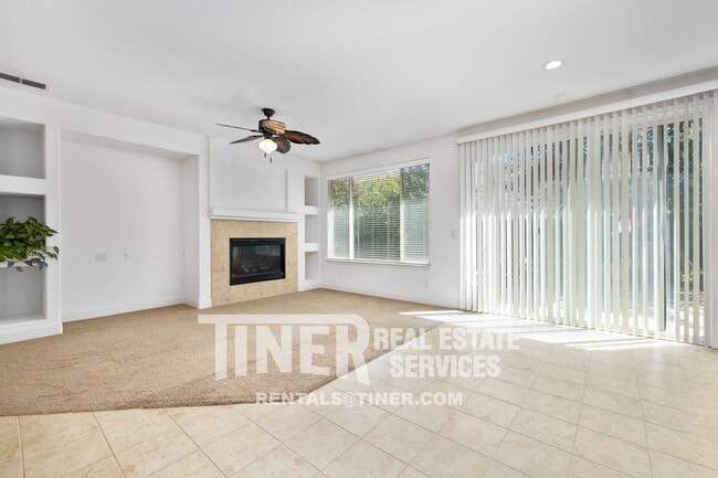 Foto del edificio - Stunning Sunridge 3 Bedroom Home- Avail. A...