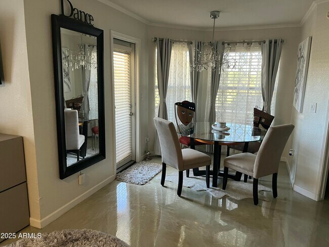 Foto del edificio - 4850 E Desert Cove Ave