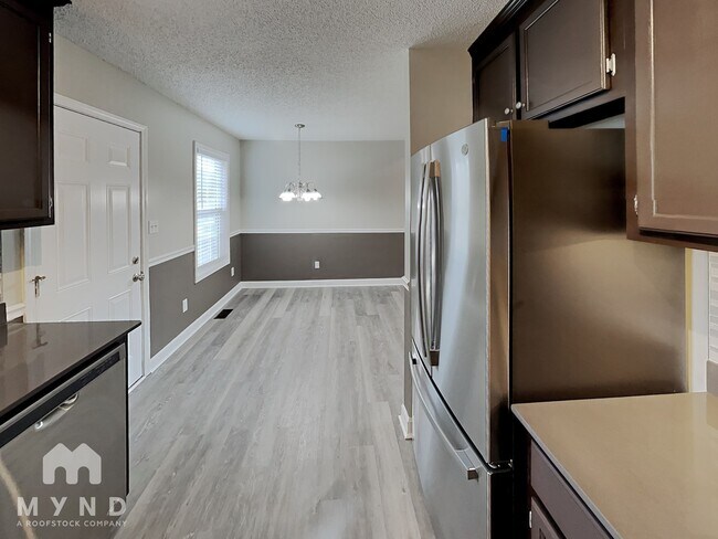Building Photo - 608 Helms Dr