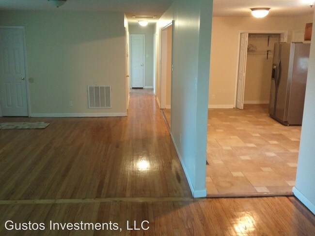 Foto del edificio - 7828 Cliffdale Rd