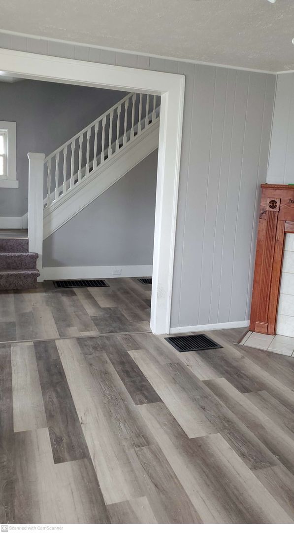 Foto del edificio - Renovated 3 bed 1 bath home with washer/dryer hook ups!