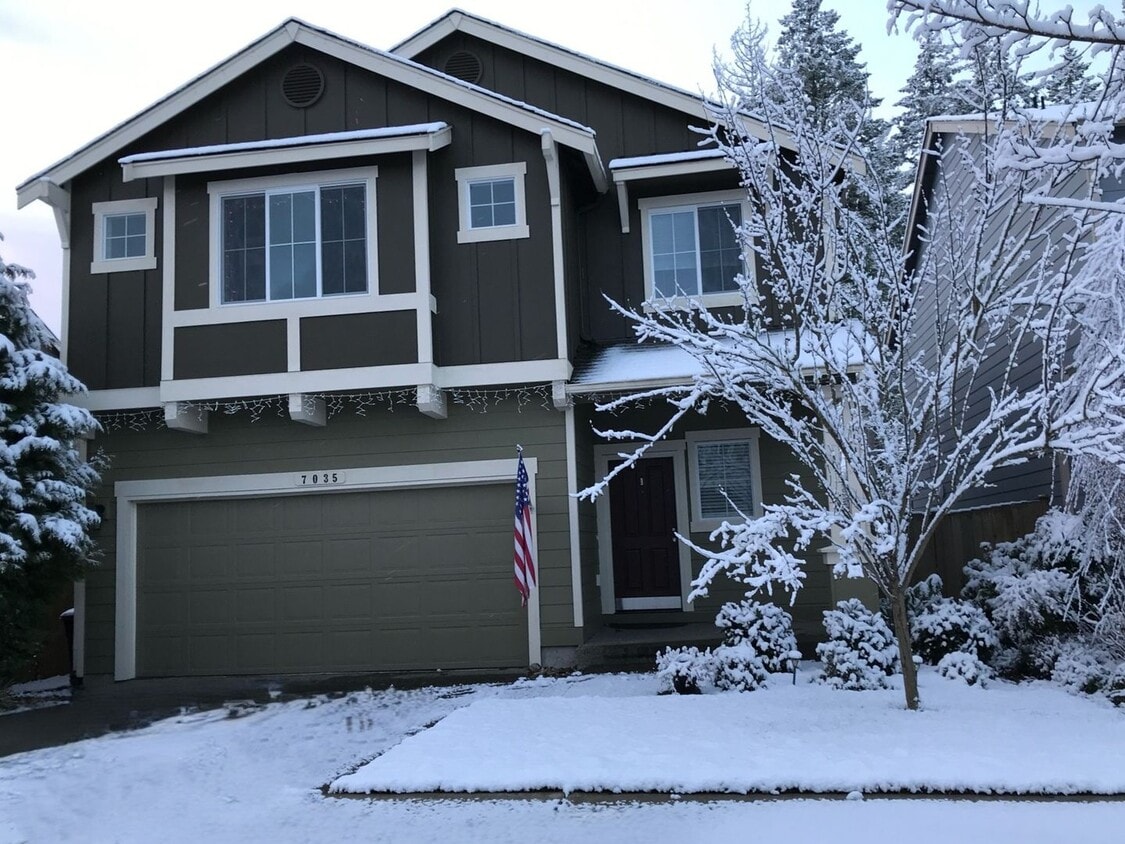 Primary Photo - 5 Bed, 2.5 Bath Olympia Home