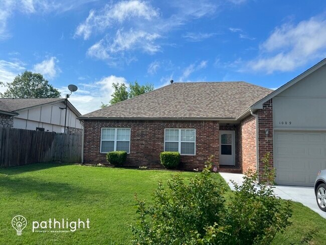Building Photo - 1009 W Boston Street, Broken Arrow, OK, 74012