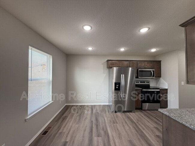 Building Photo - 820 E Watermill Cir