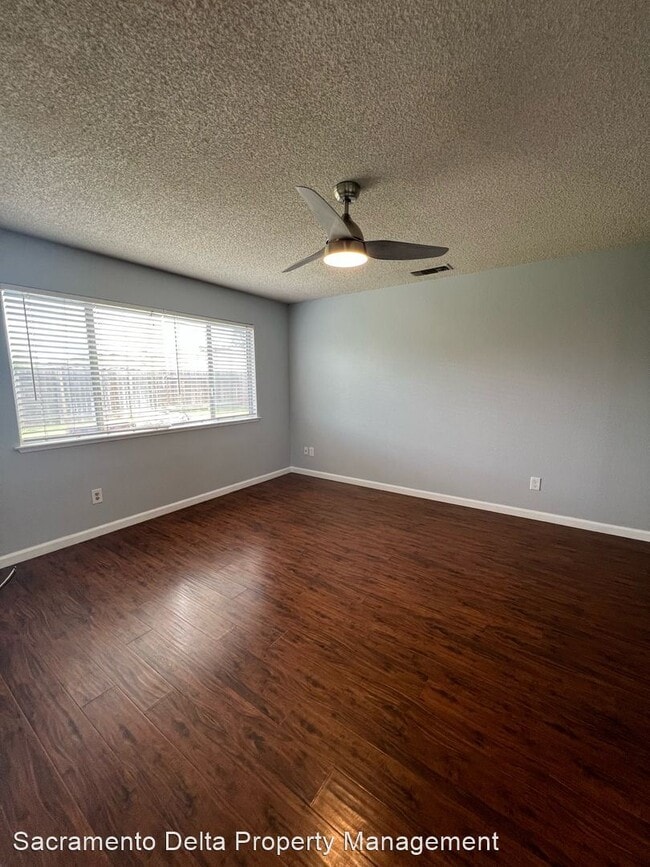 Building Photo - 3 br, 1.5 bath House - Citrus Heights Home...