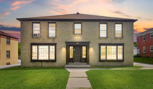 Building Photo - 9203 W Wisconsin Ave