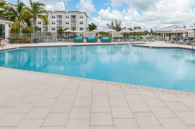 Building Photo - Oasis at Surfside*