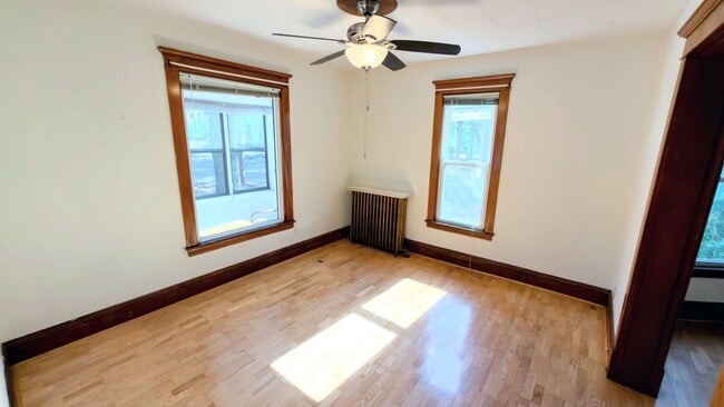 Building Photo - Spacious 2 Bedroom Apartment in Northeast