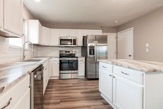 Building Photo - Remodeled home in the Hilliard City School...