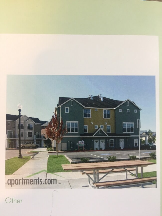 Building Photo - 66 NW Bryn Mawr Way